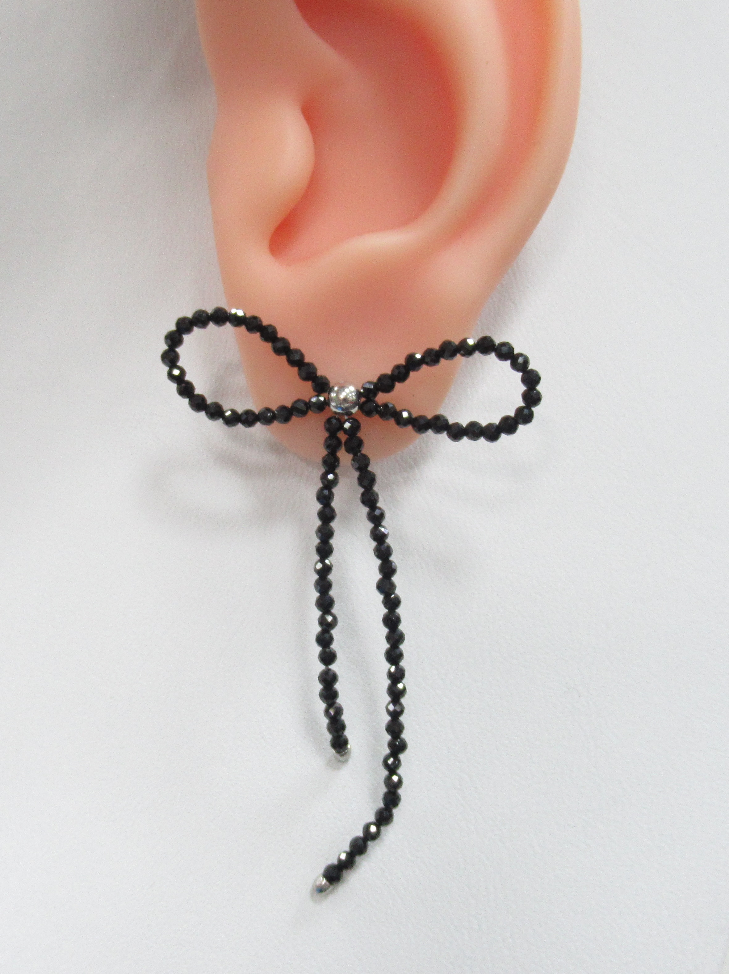 Серебряные серьги-пусеты со шпинелью "Банты"